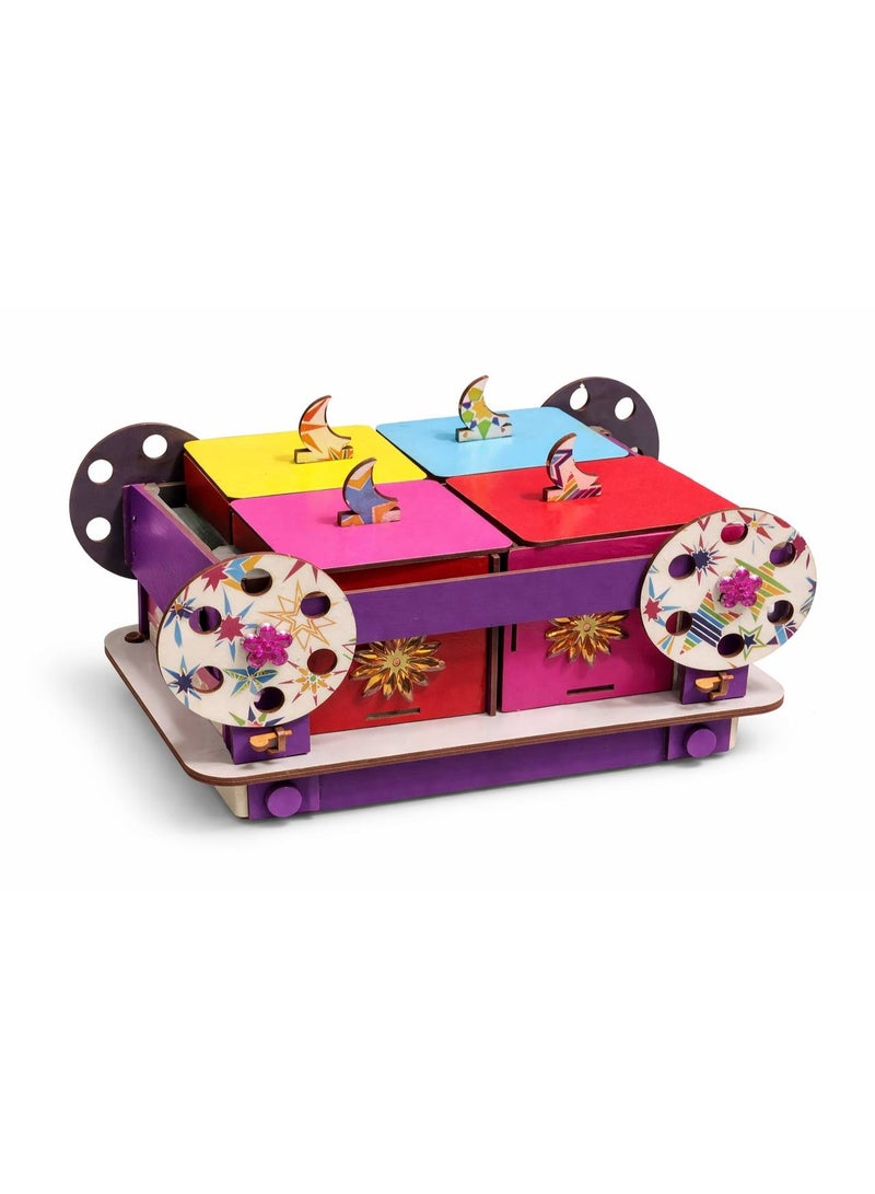 رف توابل خشبي مزخرف لرمضان، مزود بأربعة مرطبانات، لتنظيم الأعشاب والتوابل وتخزينها على سطح الطاولة. - Image 1